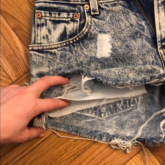 LEVI’S DENIM SHORTS - Picture 4 of 4